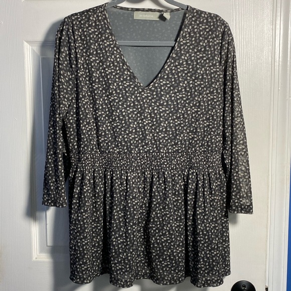 Liz Claiborne v Neck Printed Gray Top XL - Picture 1 of 9
